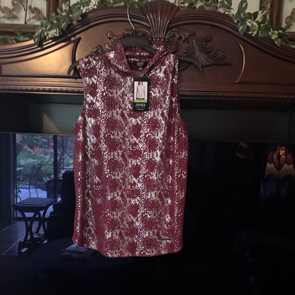 Jones New York Red and White Sleeveless Tank Top